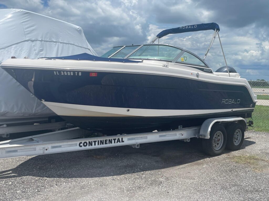 2015 Robalo R227 Dual Console