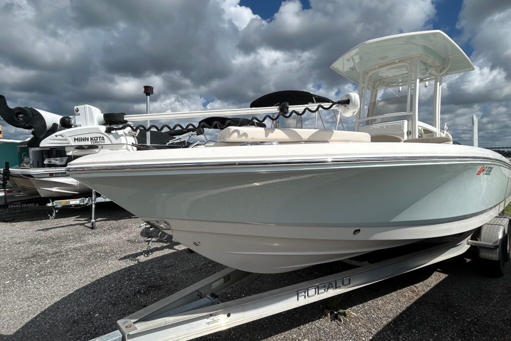 2016 Robalo 246 Cayman