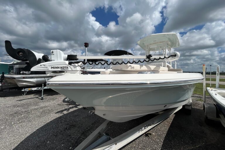 2016 Robalo 246 Cayman