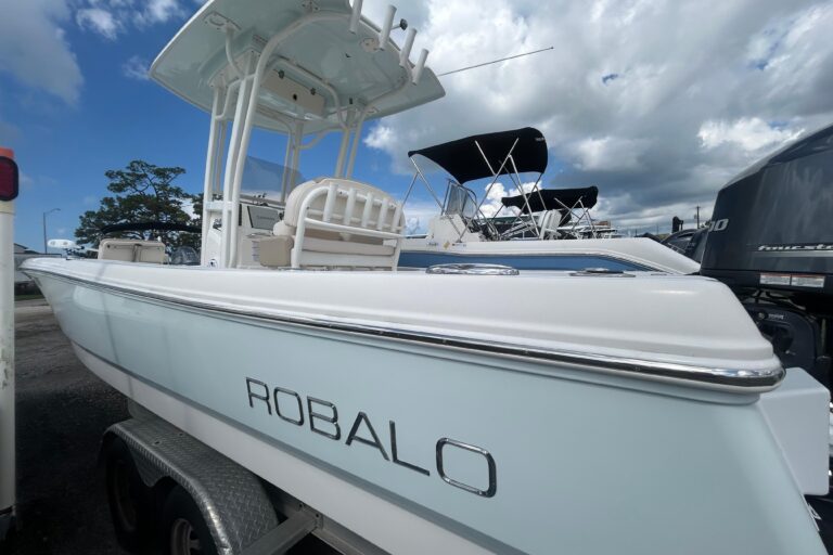 2016 Robalo 246 Cayman