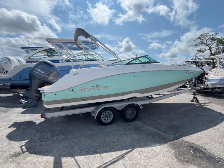 2018 NauticStar 243DC Sport Deck