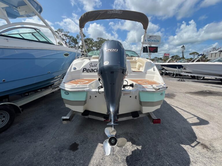 2018 NauticStar 243DC Sport Deck