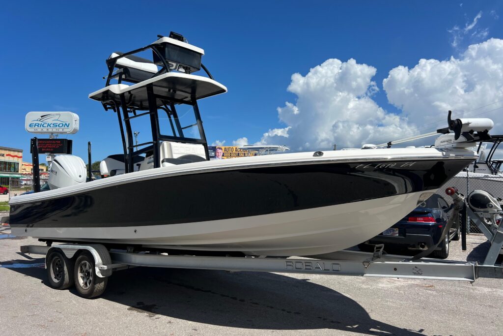 2021 Robalo 246 Cayman SD