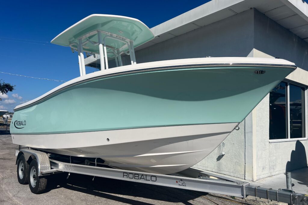 2024 Robalo R232 Explorer