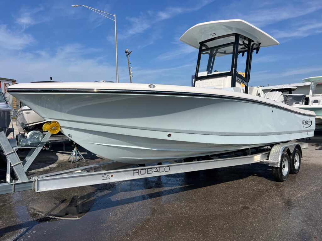 2025 Robalo 246 Cayman