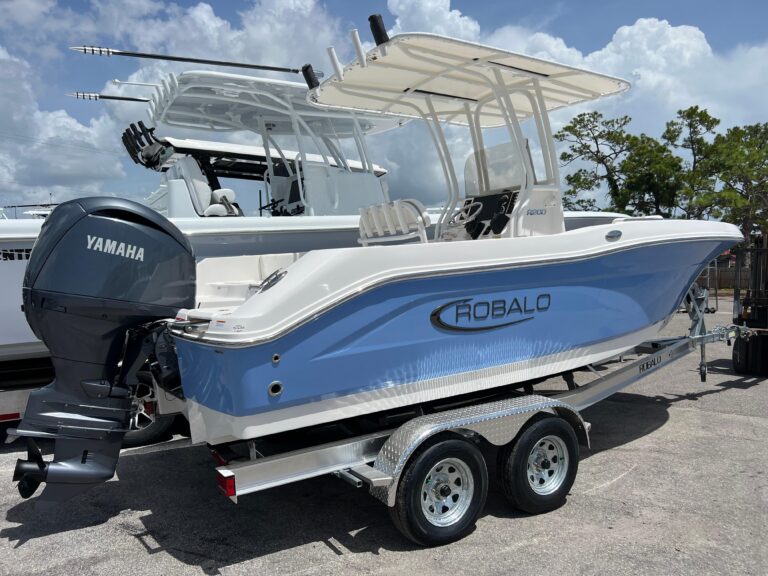 2025 Robalo R200 Center Console
