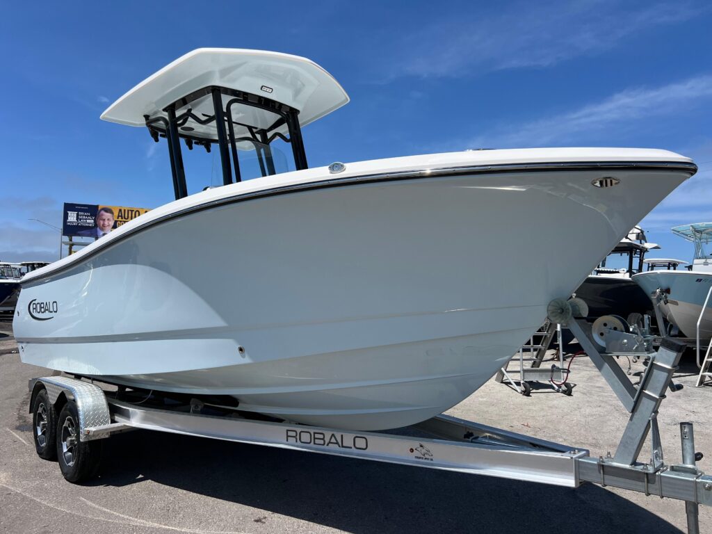 2025 Robalo R232 Explorer