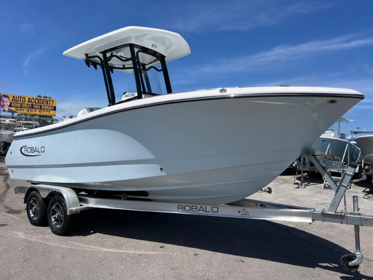2025 Robalo R232 Explorer