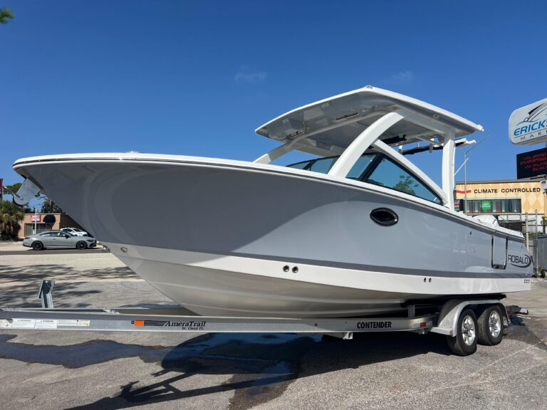 2025 Robalo R257 Dual Console