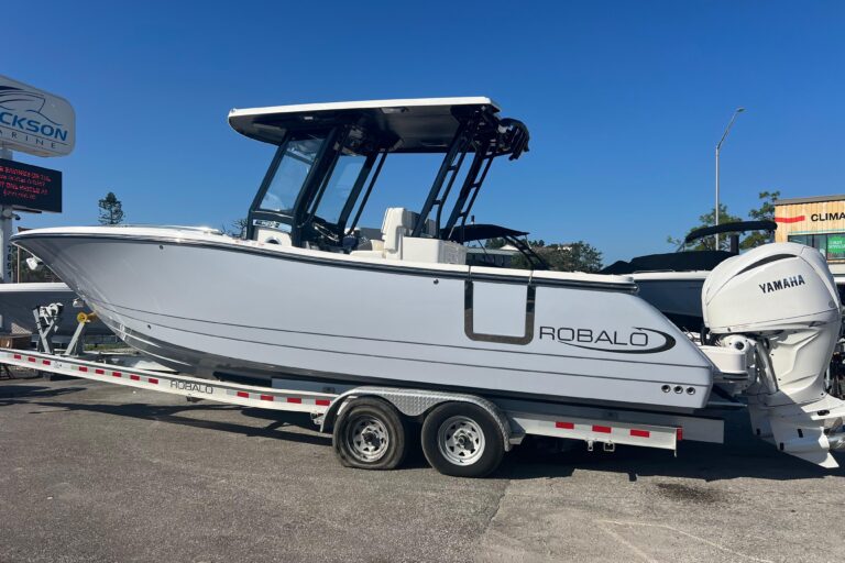 2025 Robalo R270 Center Console