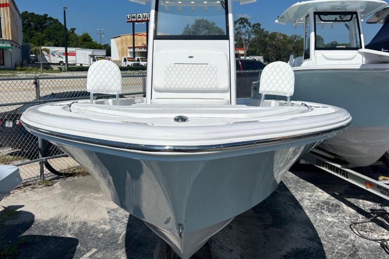 2025 Sportsman Masters 227 Bay Boat