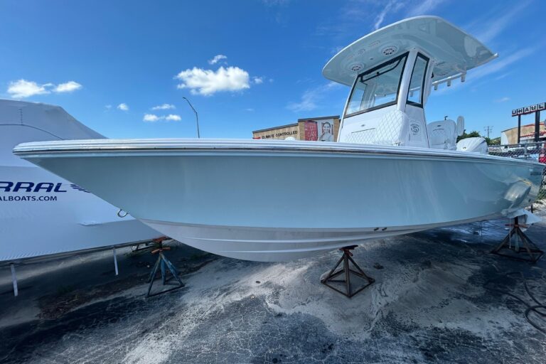2025 Sportsman Masters 227 Bay Boat