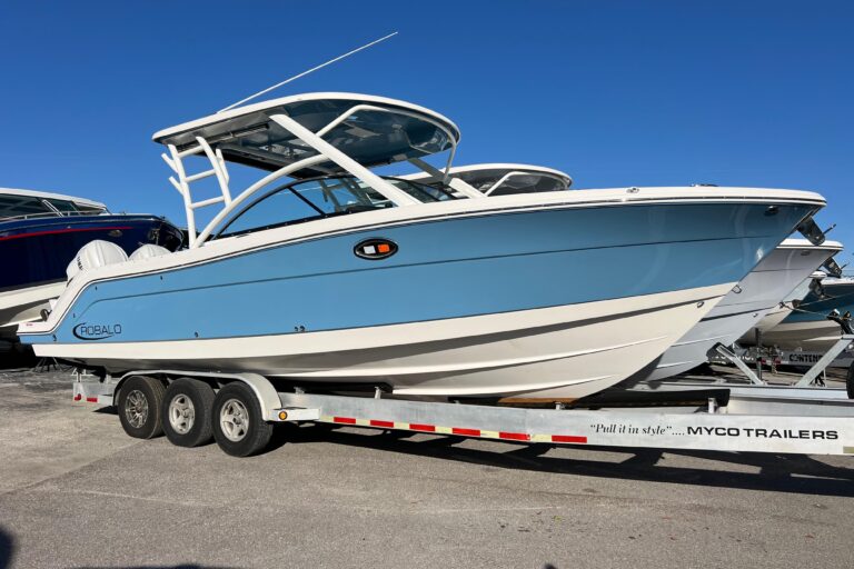 2026 Robalo R317 Dual Console