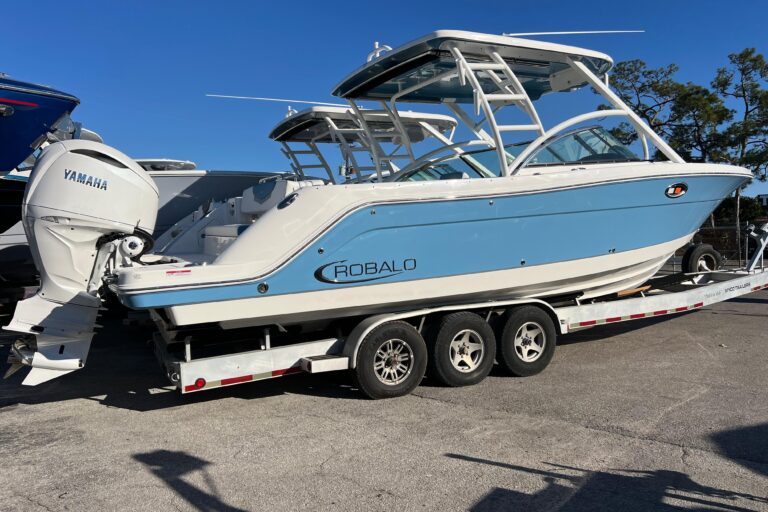 2026 Robalo R317 Dual Console