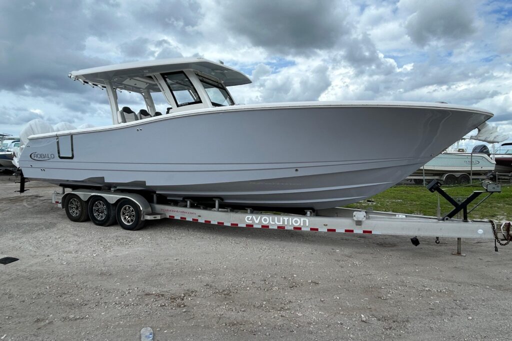 2026 Robalo R360 Center Console