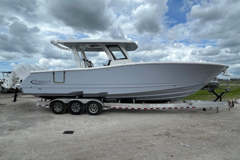 2026 Robalo R360 Center Console