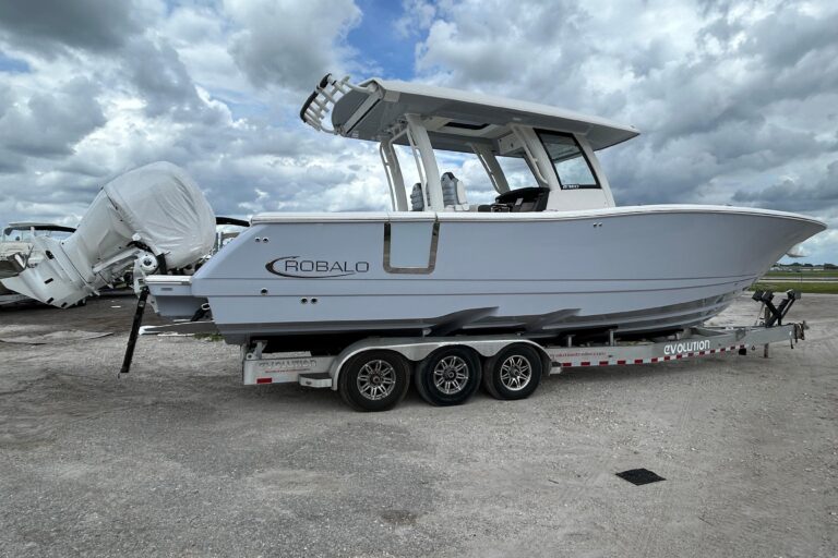 2026 Robalo R360 Center Console