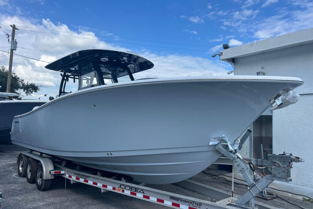 2026 Sportsman Open 302 Center Console