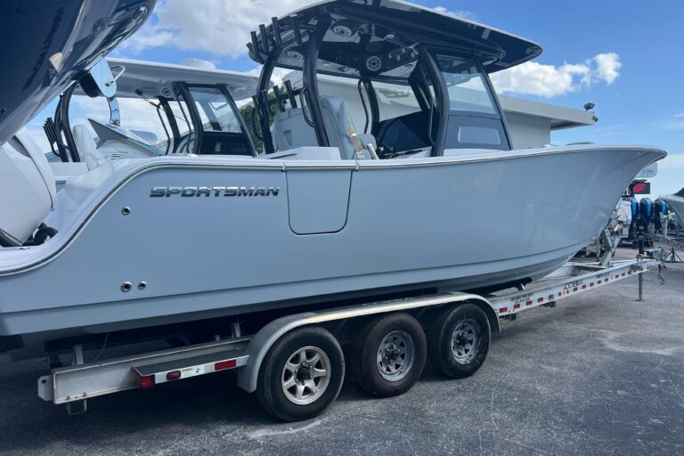 2026 Sportsman Open 302 Center Console
