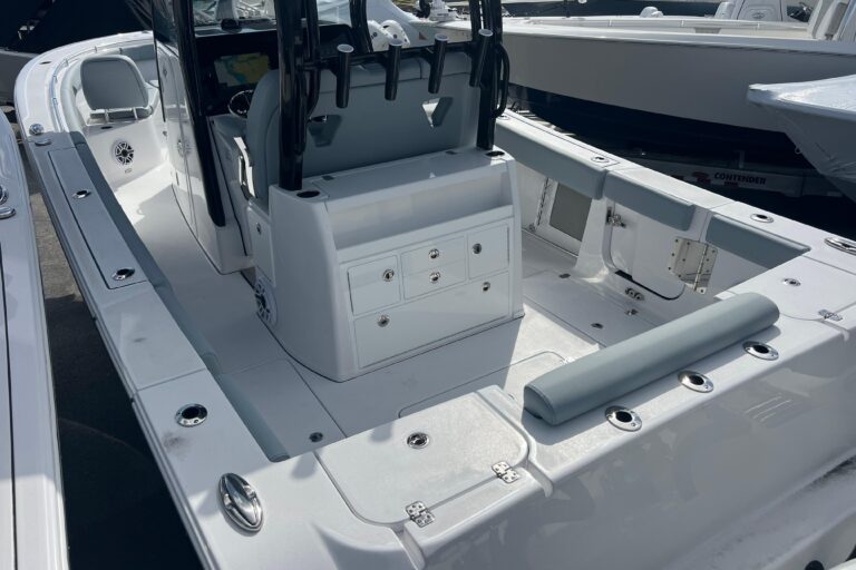 2026 Sportsman Open 302 Center Console