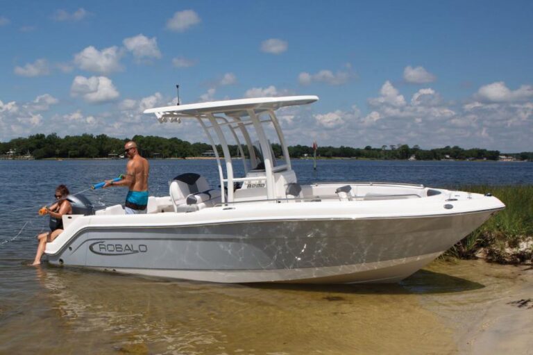 2024 Robalo R222 Explorer