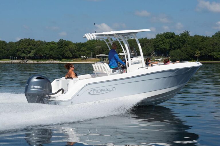 2024 Robalo R222 Explorer