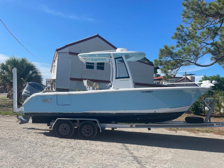 2018 Sea Hunt Ultra 235 SE