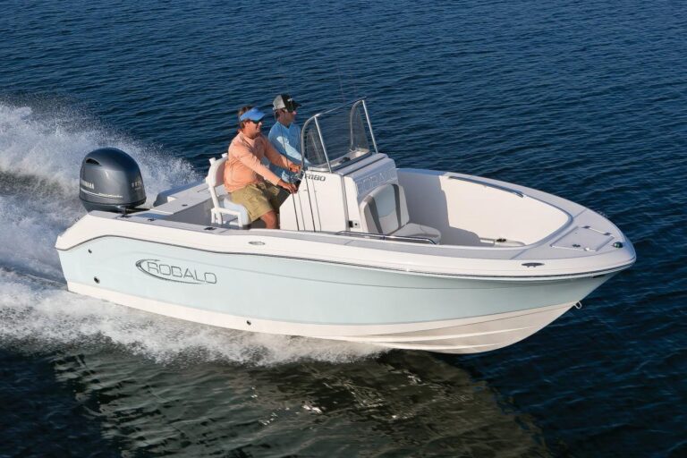 2024 Robalo R180 Center Console