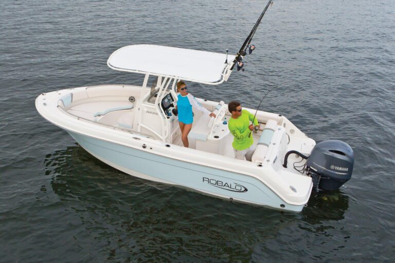 2024 Robalo R222 Center Console