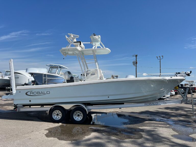 2024 Robalo 246 Sky Deck