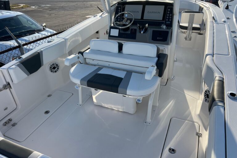 2026 Robalo R250 Center Console