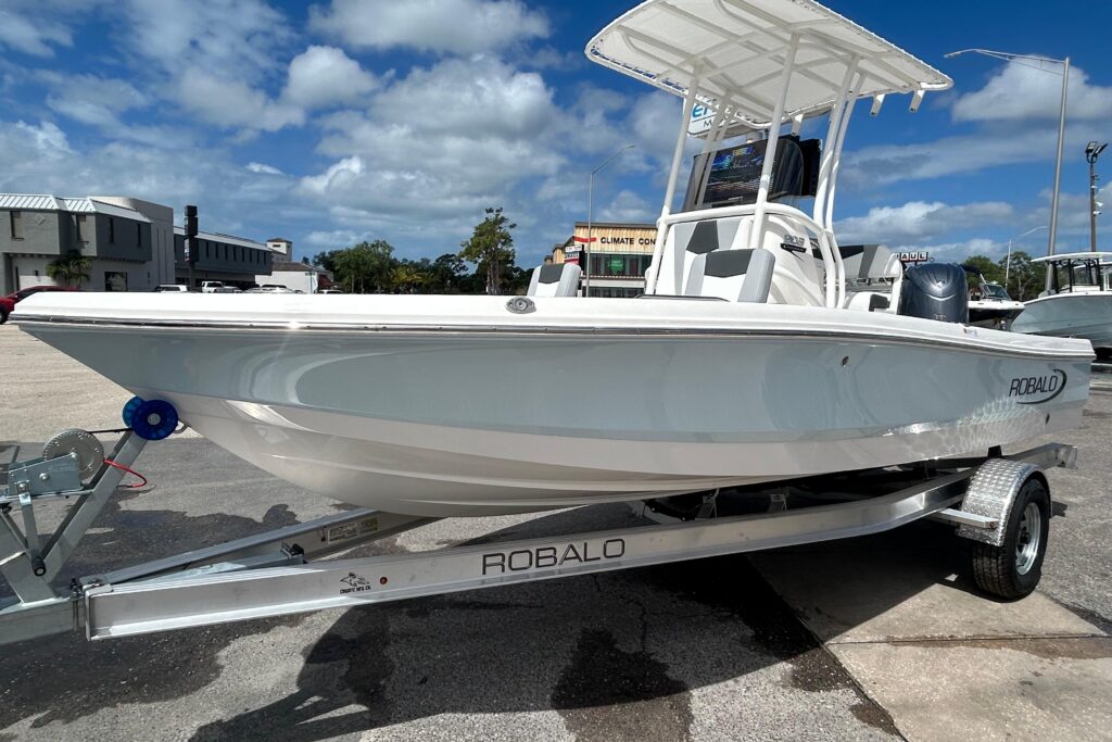 2026 Robalo 206 Cayman