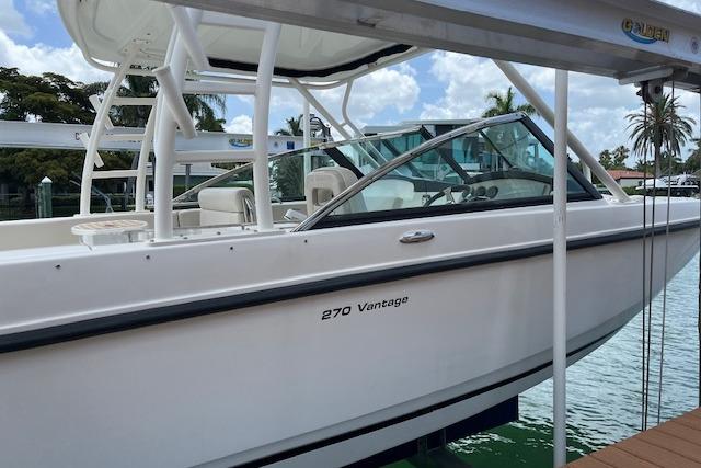 2015 Boston Whaler 270 Vantage