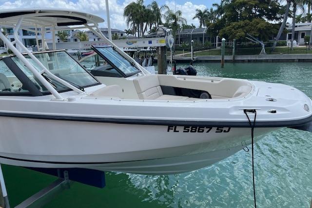 2015 Boston Whaler 270 Vantage