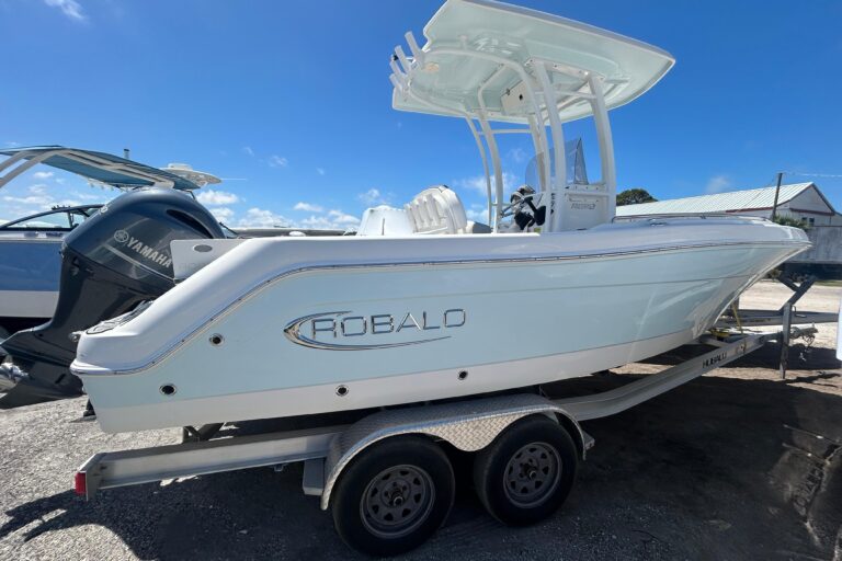 2021 Robalo R222 Explorer