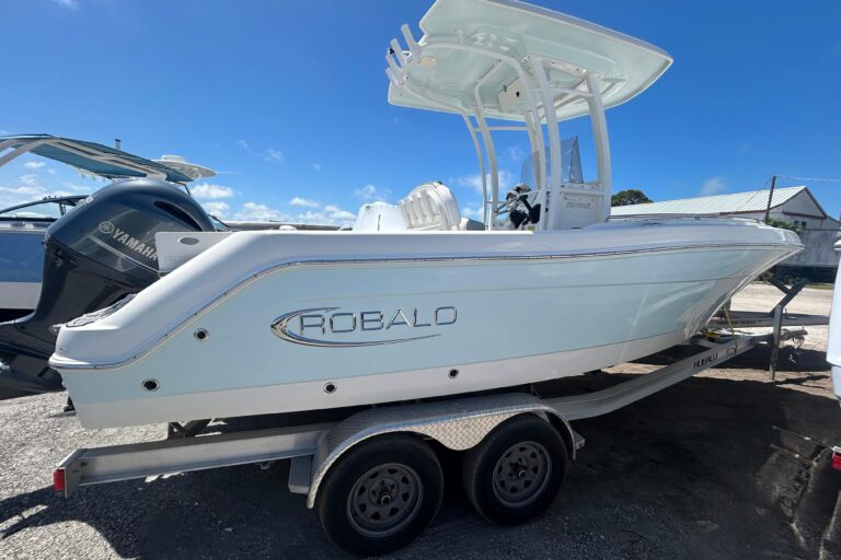 2021 Robalo R222 Explorer