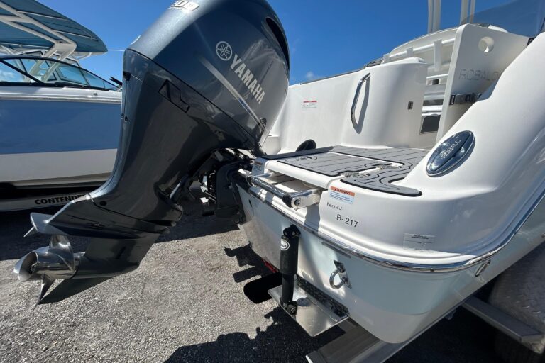 2021 Robalo R222 Explorer