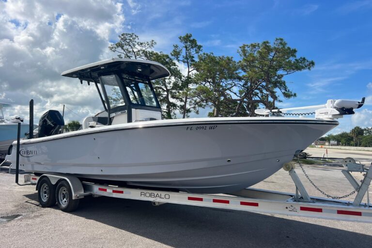 2025 Robalo 266 Cayman