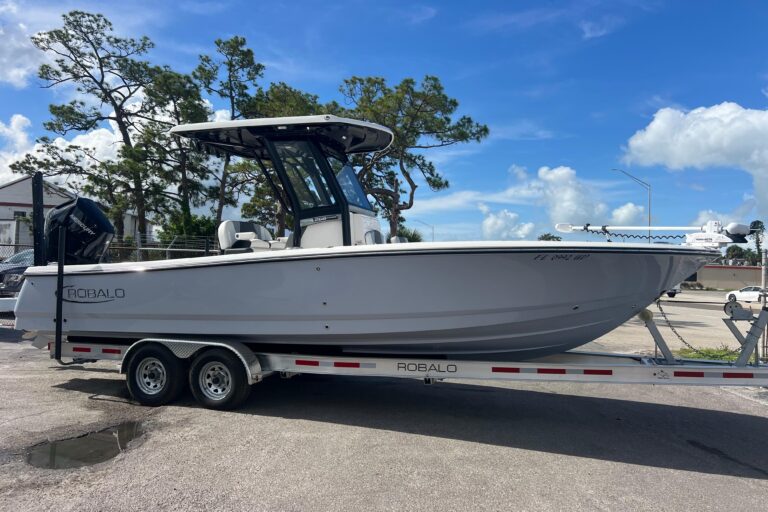 2025 Robalo 266 Cayman