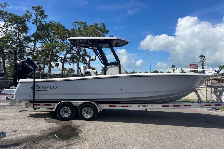 2025 Robalo 266 Cayman
