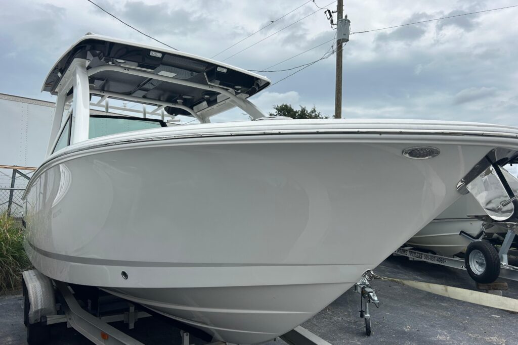 2026 Robalo R257 Dual Console