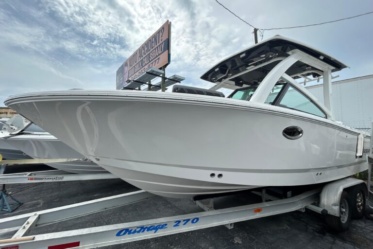 2026 Robalo R257 Dual Console