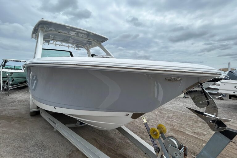 2026 Robalo R277 Dual Console
