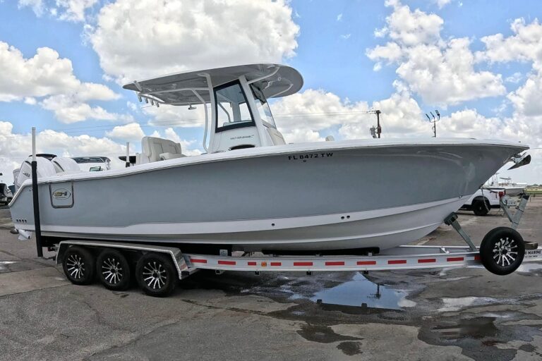 2025 Sea Hunt Ultra 305SE