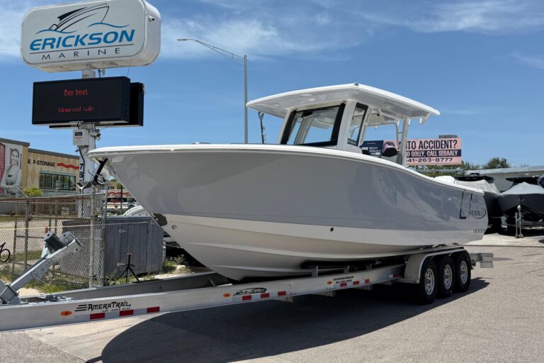 2026 Robalo R300 Center Console