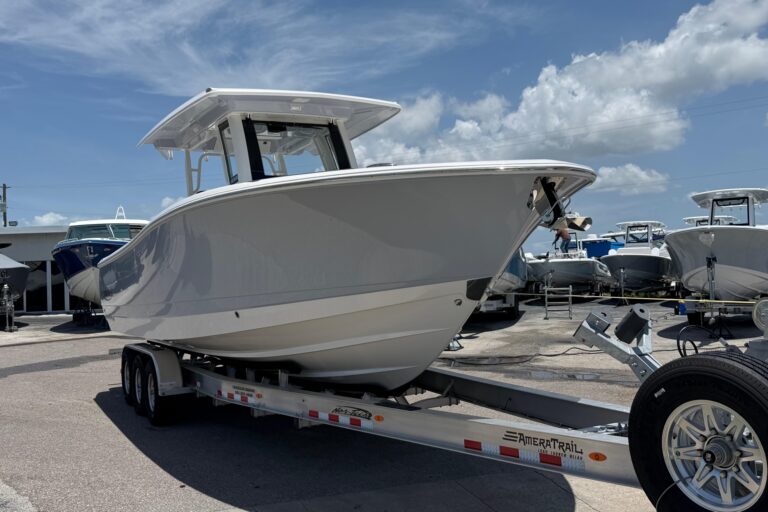2026 Robalo R300 Center Console