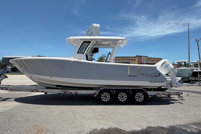 2026 Robalo R300 Center Console