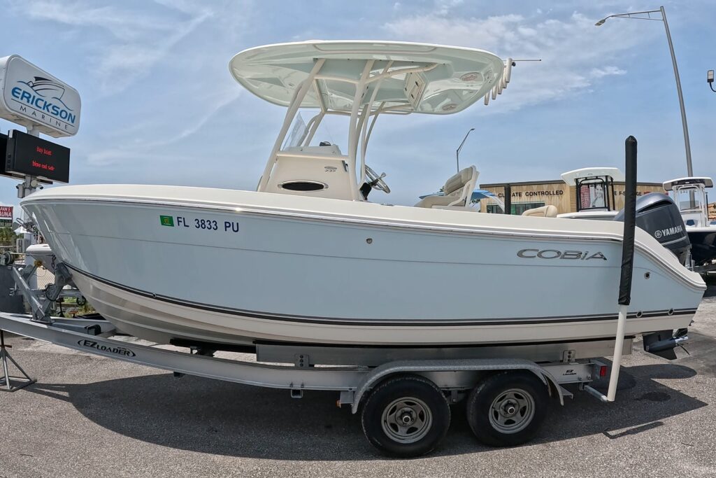 2015 Cobia 237 Center Console