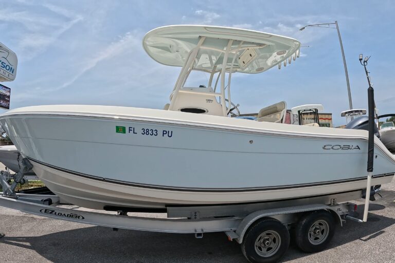 2015 Cobia 237 Center Console